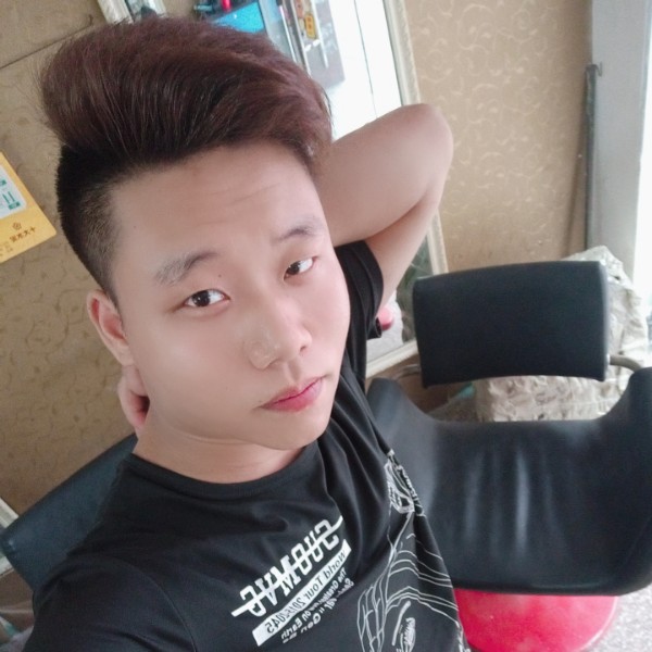 棺材上面跳舞的照片