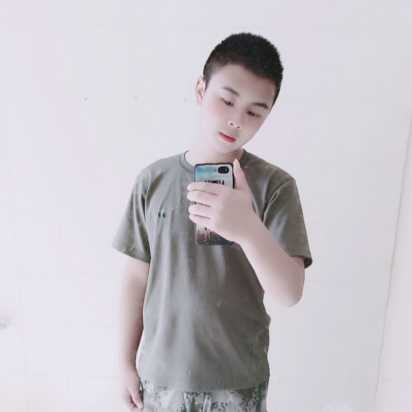 军旗下的子弟兵的照片