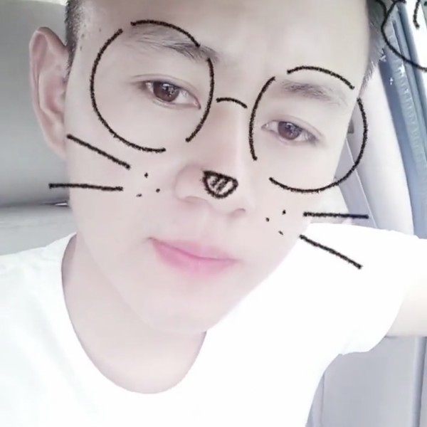 含糊拿心锁的照片