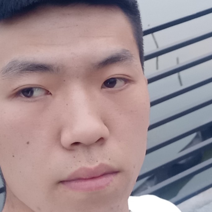 朴实方板凳的照片