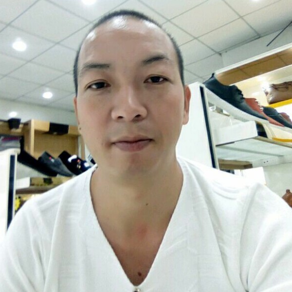 魁梧爱恋孤心的照片