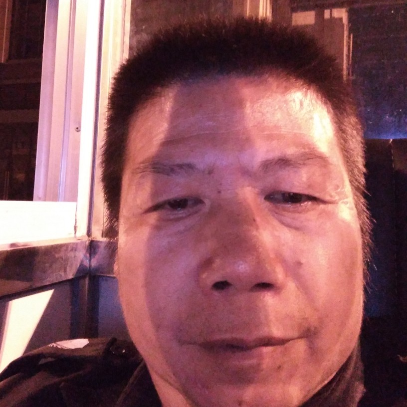 头飘逸美男子的照片