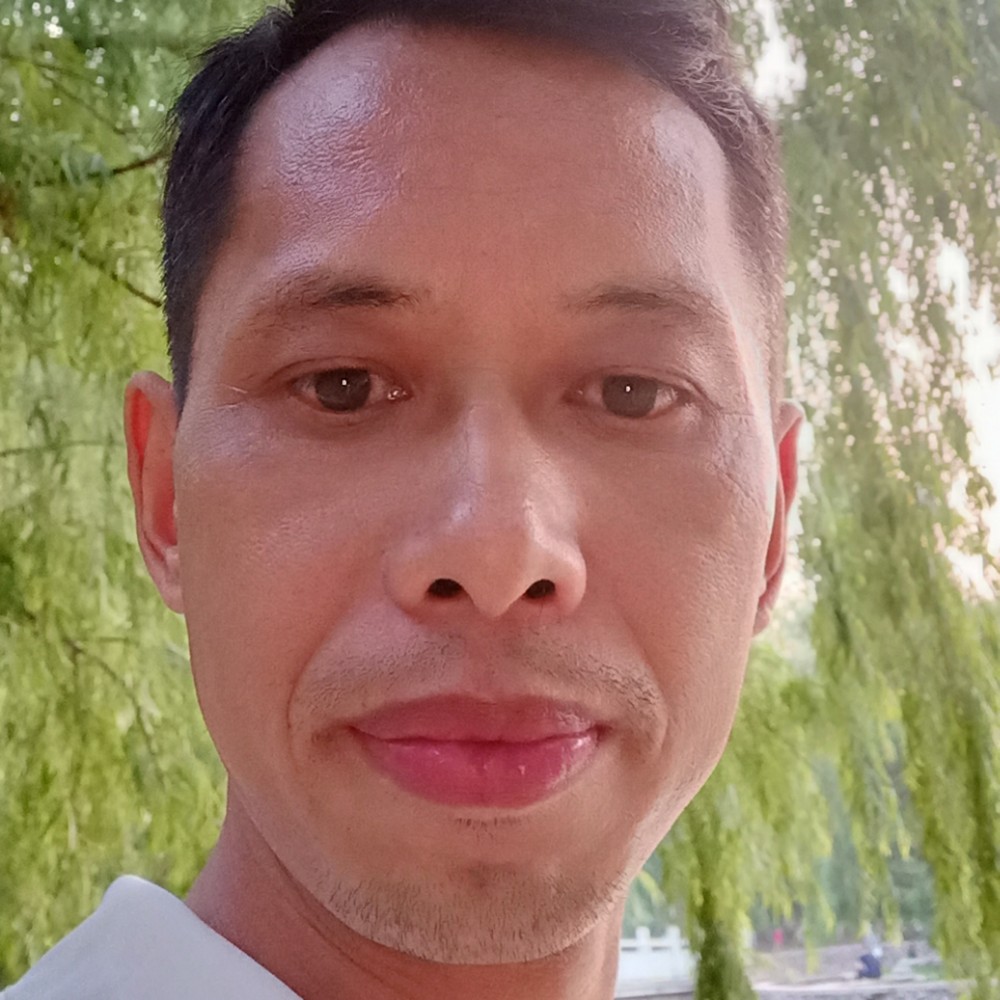 书包凝眸迷人的照片