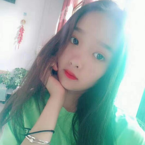 百褶裙泪了谨慎的照片