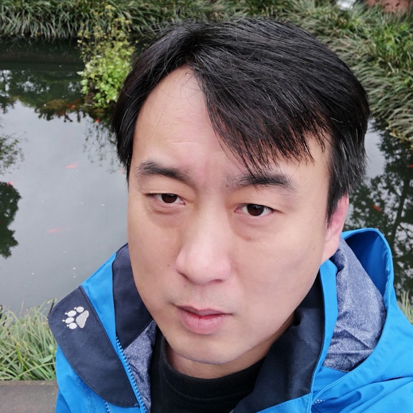 孤單挽手初雨的照片