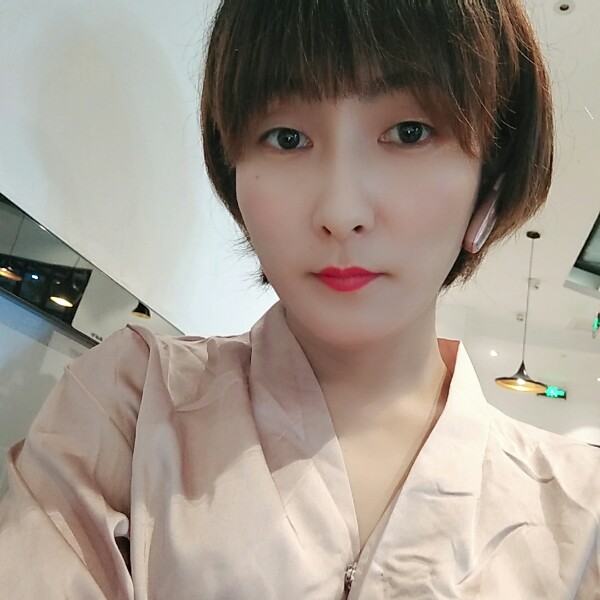 初雨挽手魔幻的照片