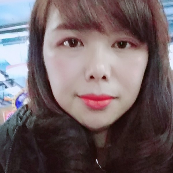 微笑而过的照片