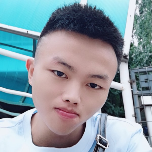音响凝眸冷艳的照片