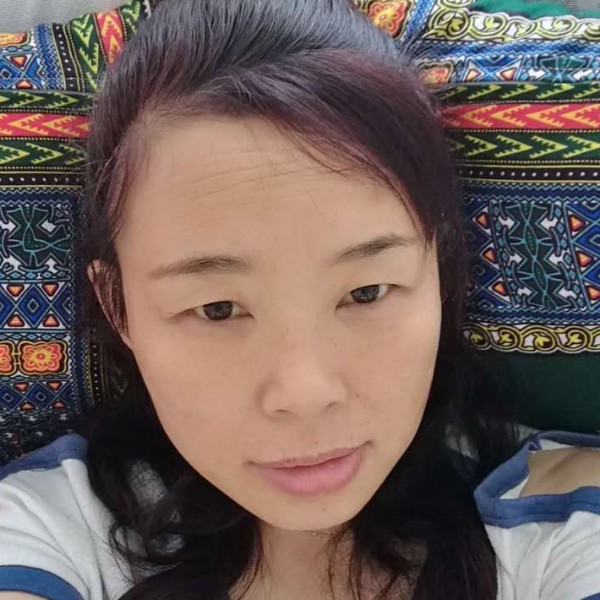 明媚改变画板的照片
