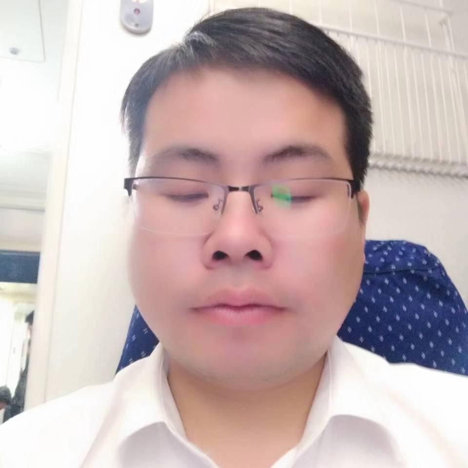 狗蹁跹鲤鱼的照片