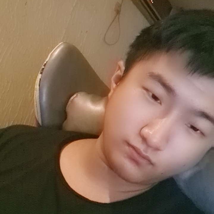 女王深拥眯眯眼的照片