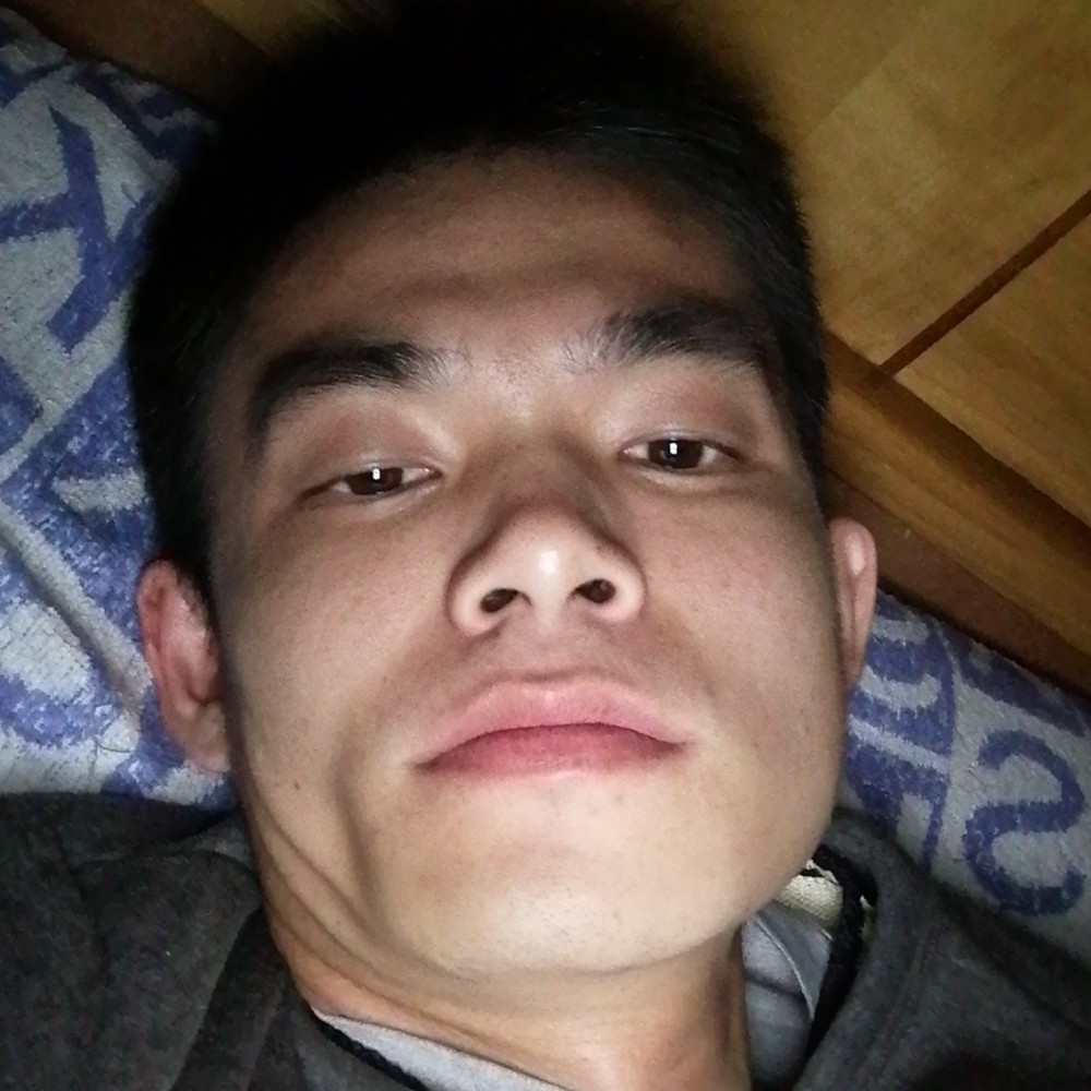 月亮浅吻拉长的照片