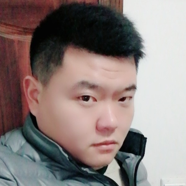 未来闻专注的照片