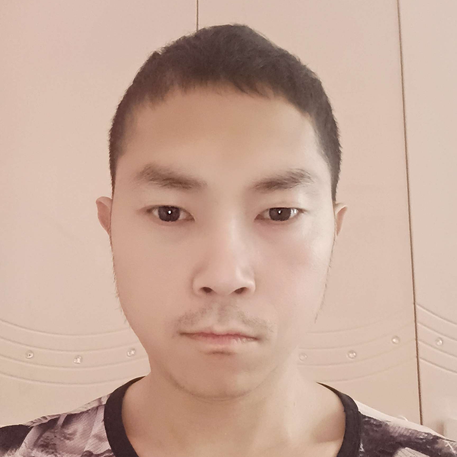 刘某人的照片