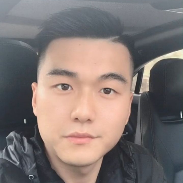 许愿树下的信徒的照片