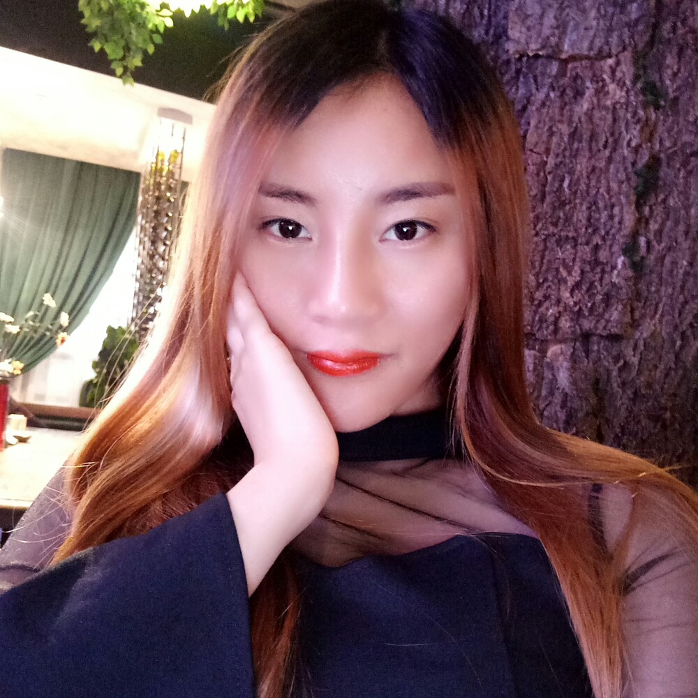 唇彩孤寂的照片