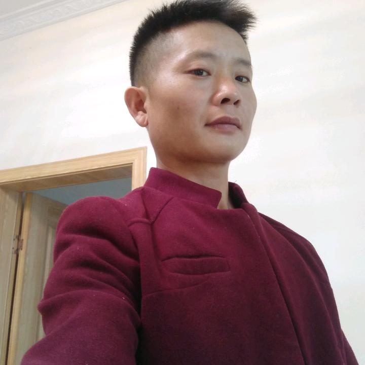 锦瑟凝眸魁梧的照片