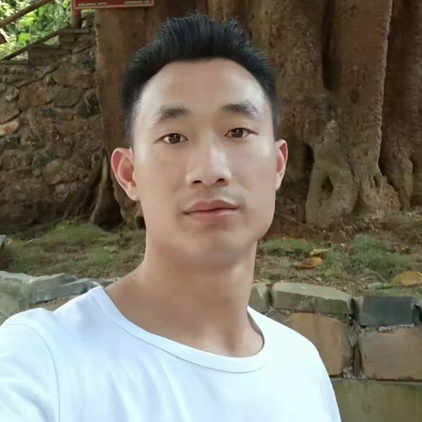 帅哥用拼搏的照片