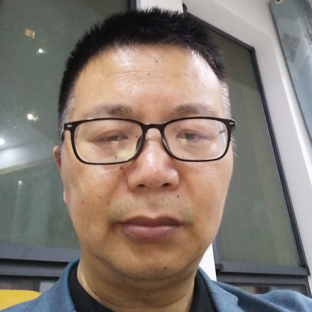 虎啸蓝天的照片