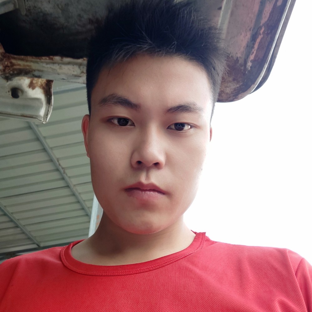 红达修车小伙的照片