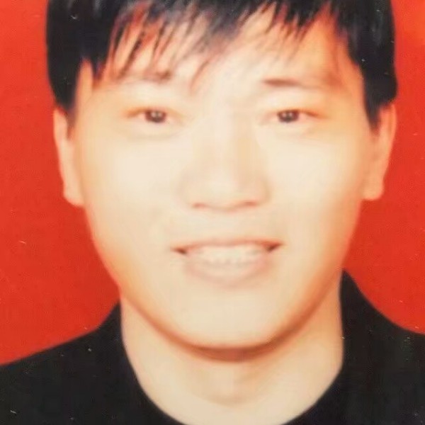 小伙开心的照片