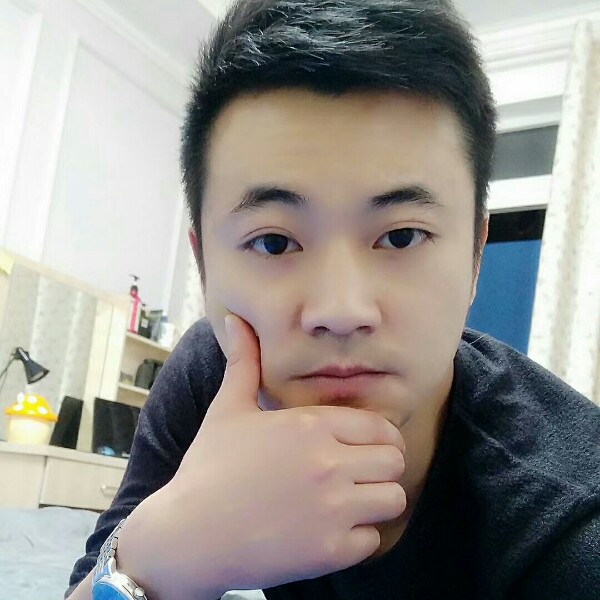 训梦的男孩的照片