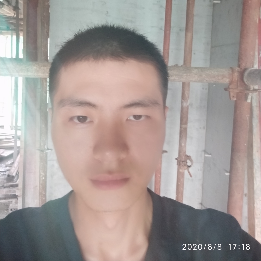 送上床的小红鼠的照片