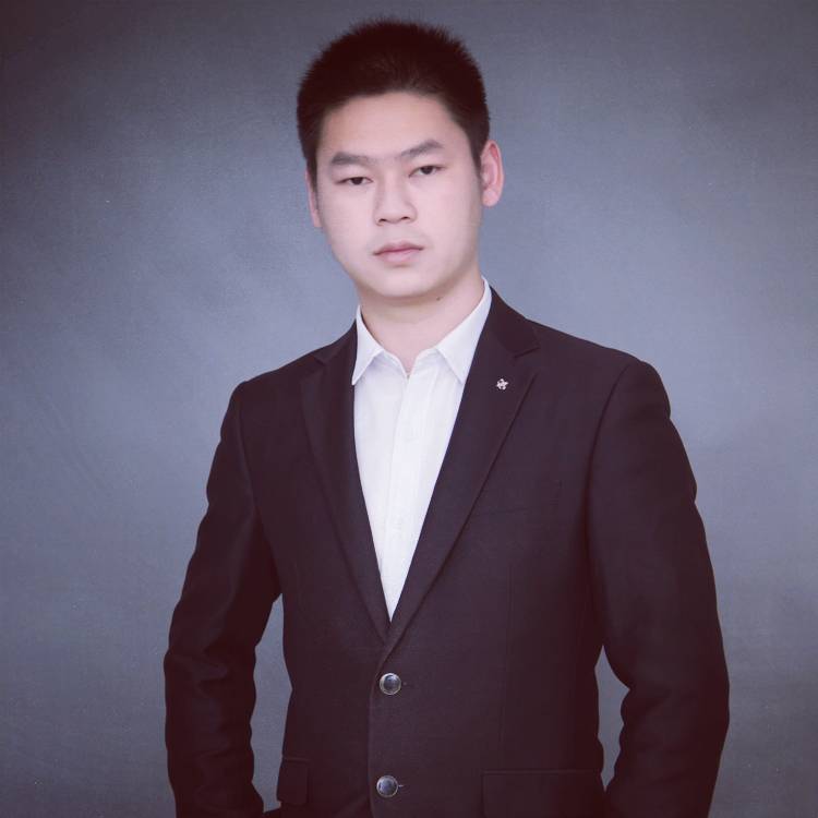 诚心挽手红玫瑰的照片