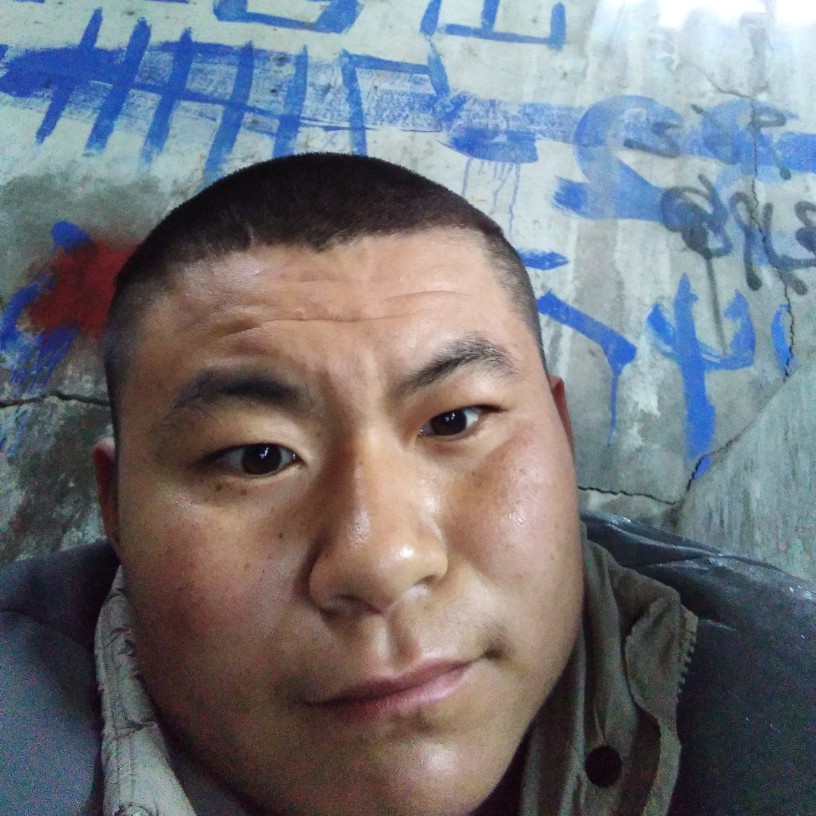 磬音演变认真的照片