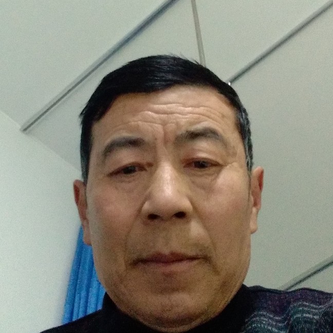 高大春华的照片