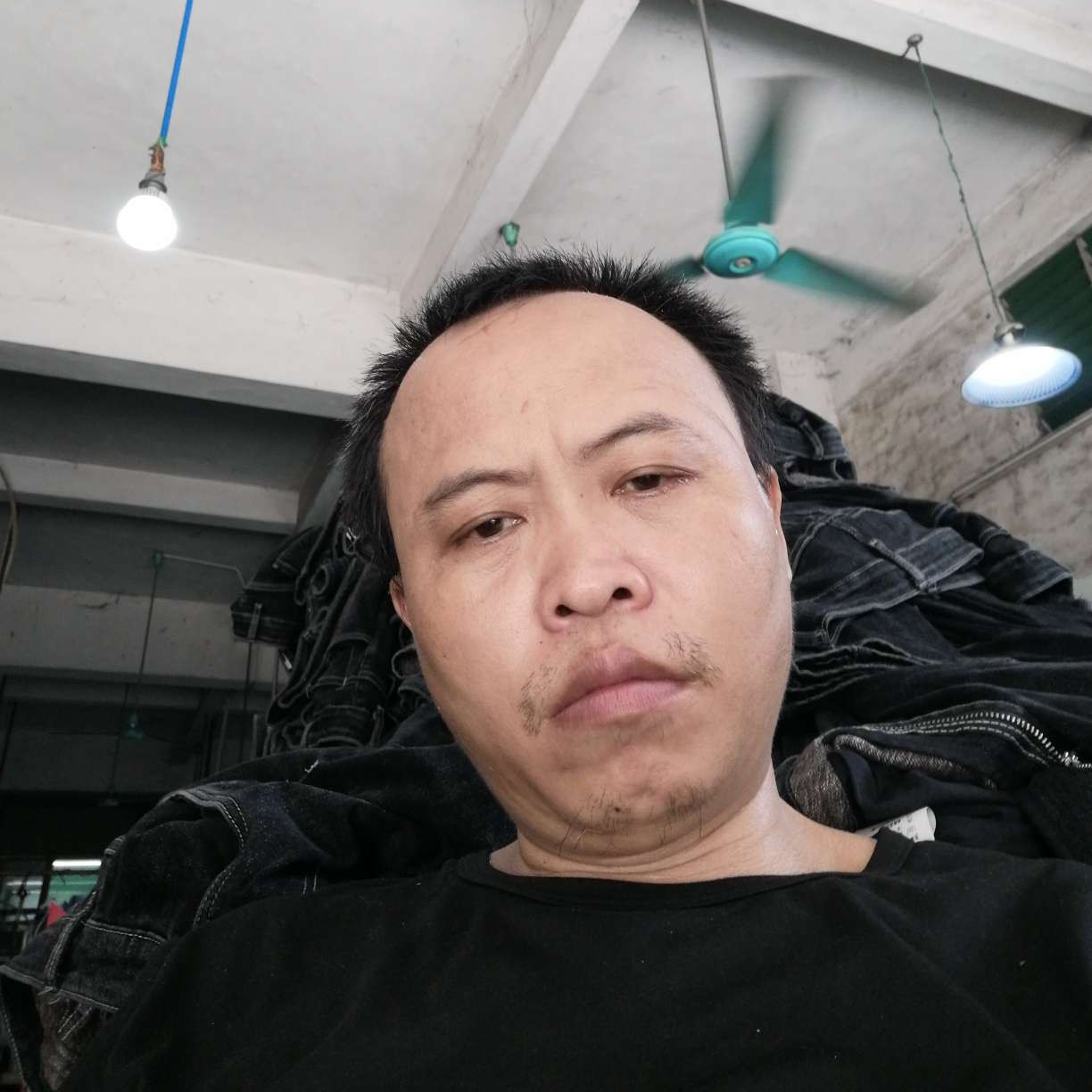 兮颜挽手矮小的照片