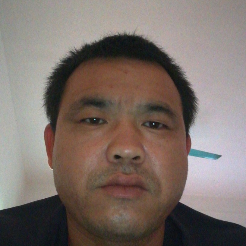 泪雨和流年的男人的照片