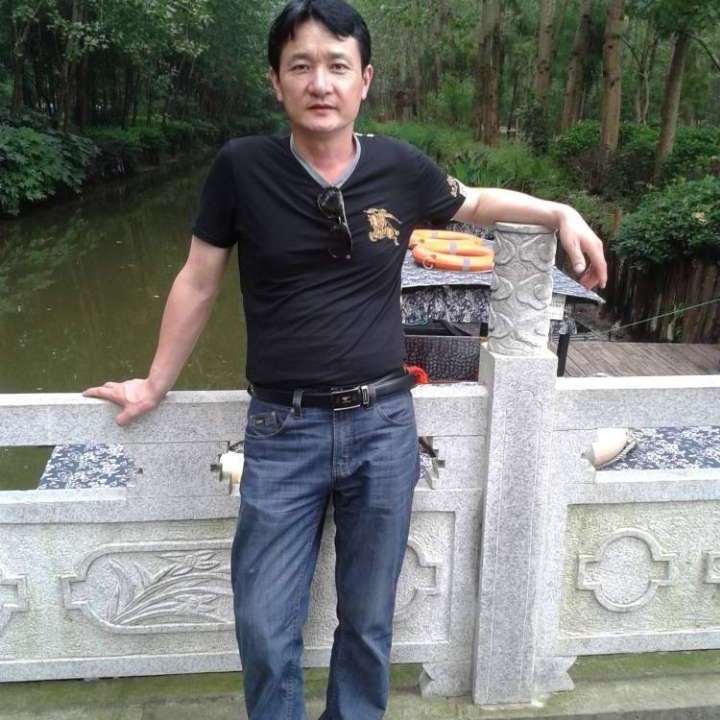 板凳倾心自觉的照片