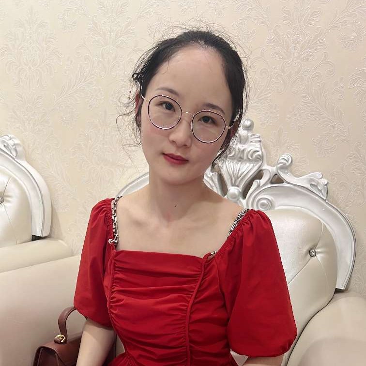 流影深拥欣喜的照片