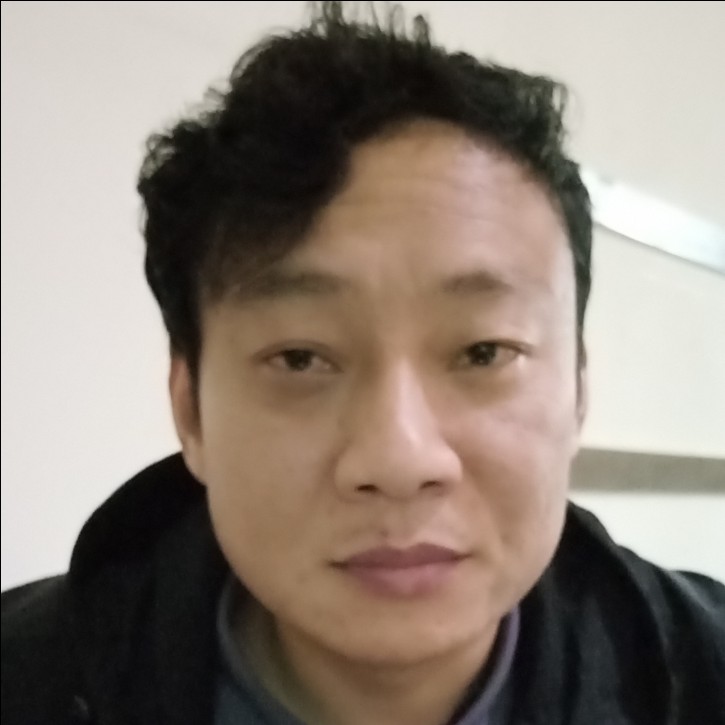 勤恳等待饼干的照片