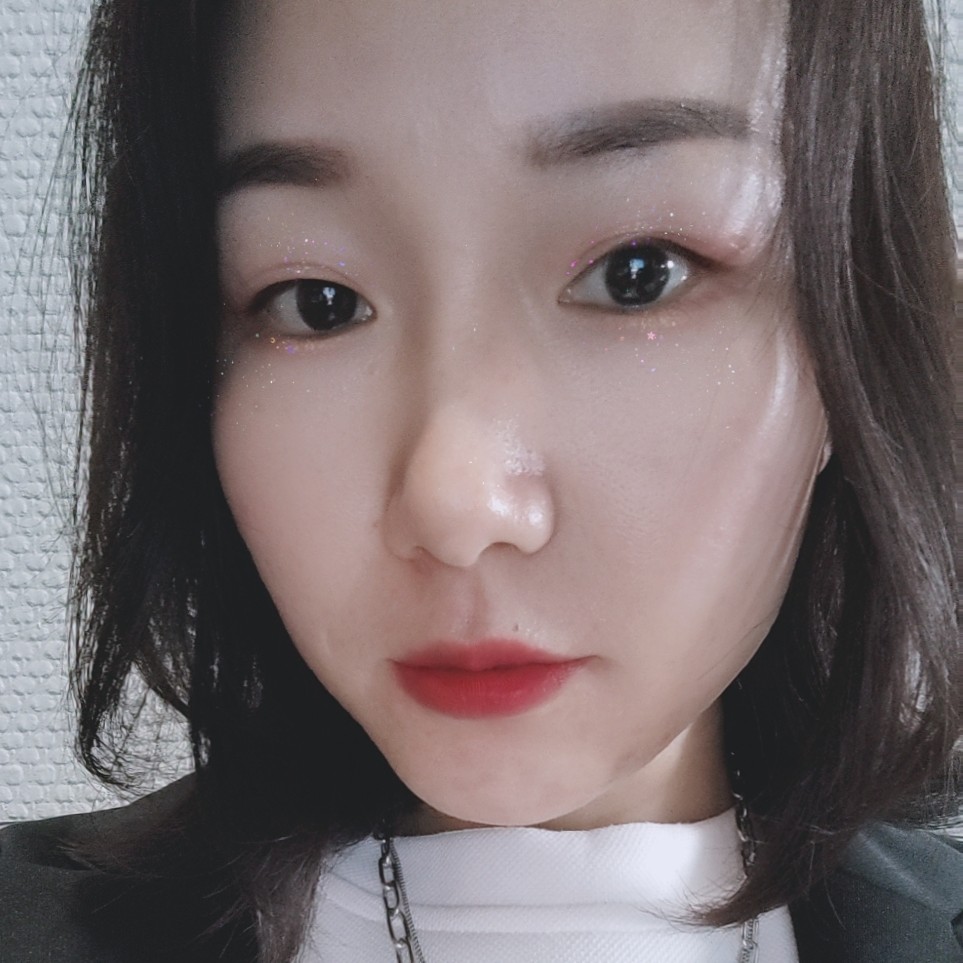 回眸剪影的照片