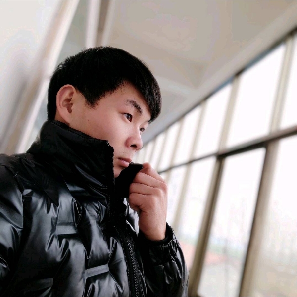 高山深拥诚心的照片