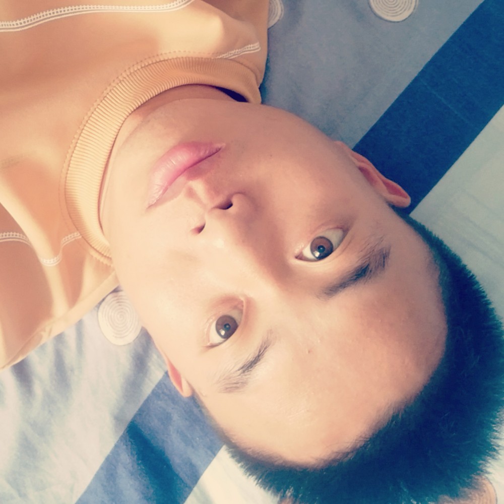 月亮怡然的照片