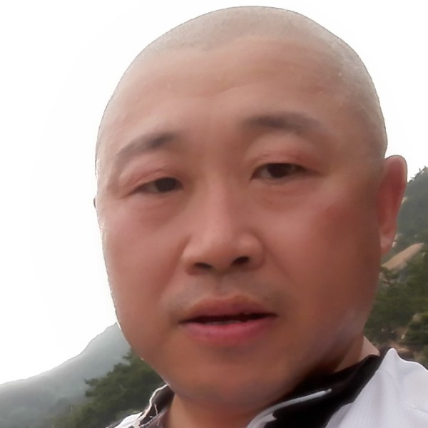 小兔子勤奋的照片
