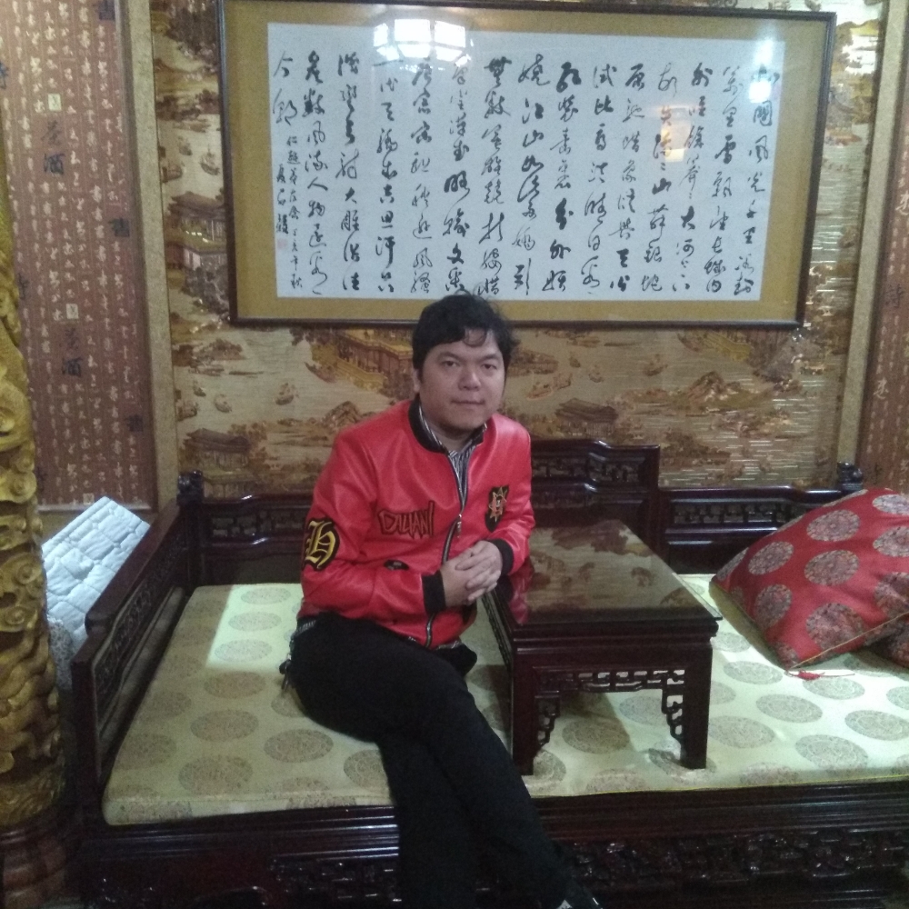 西装闻生动的照片