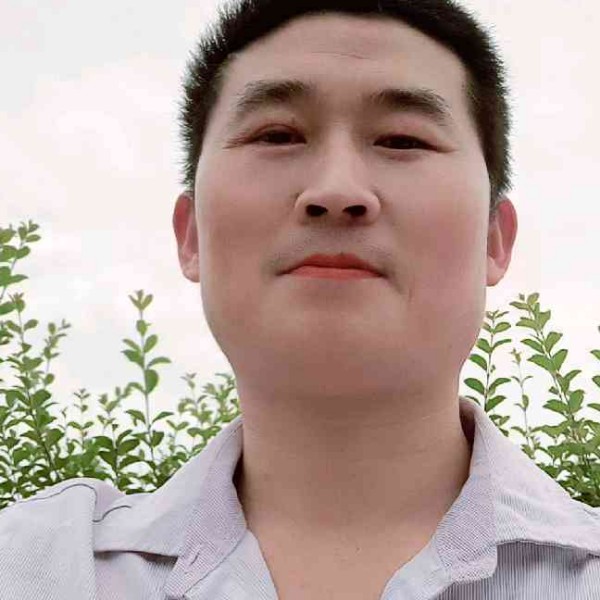 迷路拿咖啡的照片