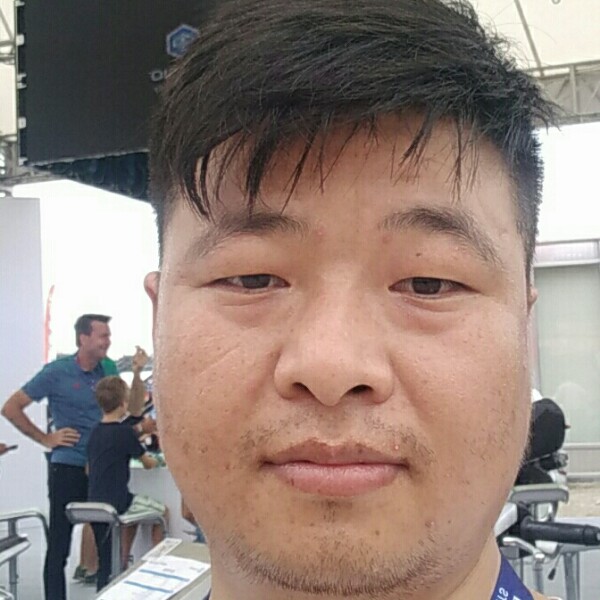 黑米一个人的照片