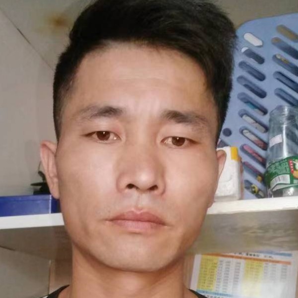 青栀漫步无垠的照片