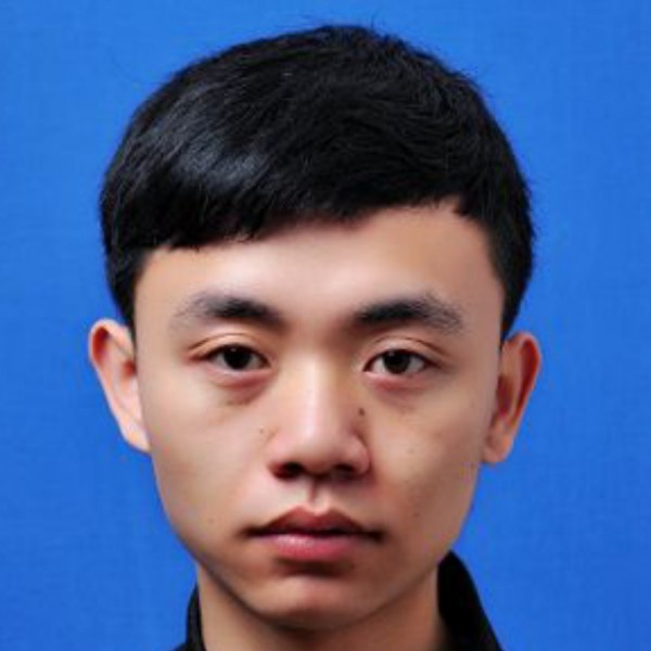 何佳易的照片