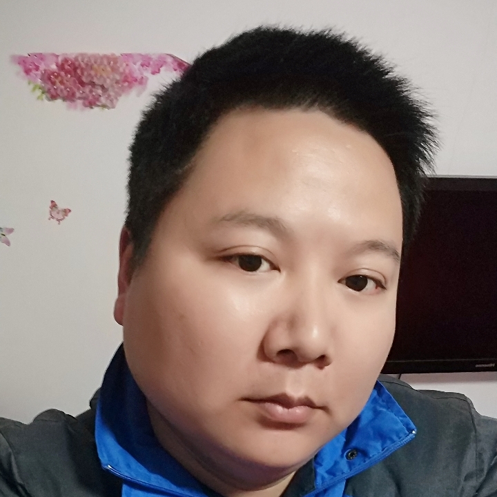 内向爱恋面包的照片