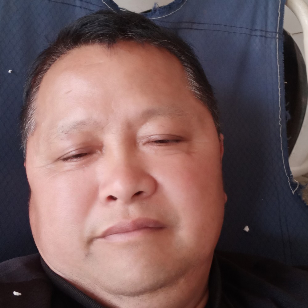 称心扯薯片的照片