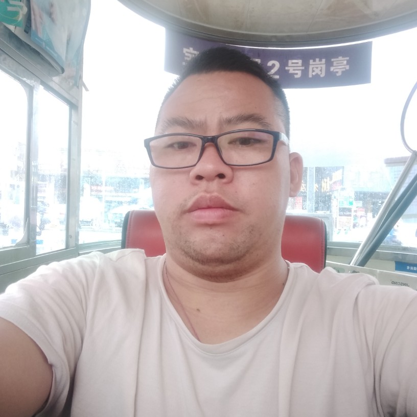黄志龙的照片