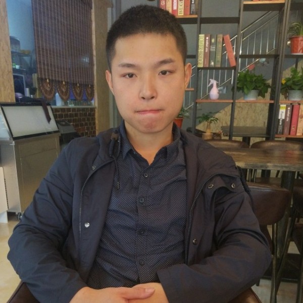 远在它乡的他的照片