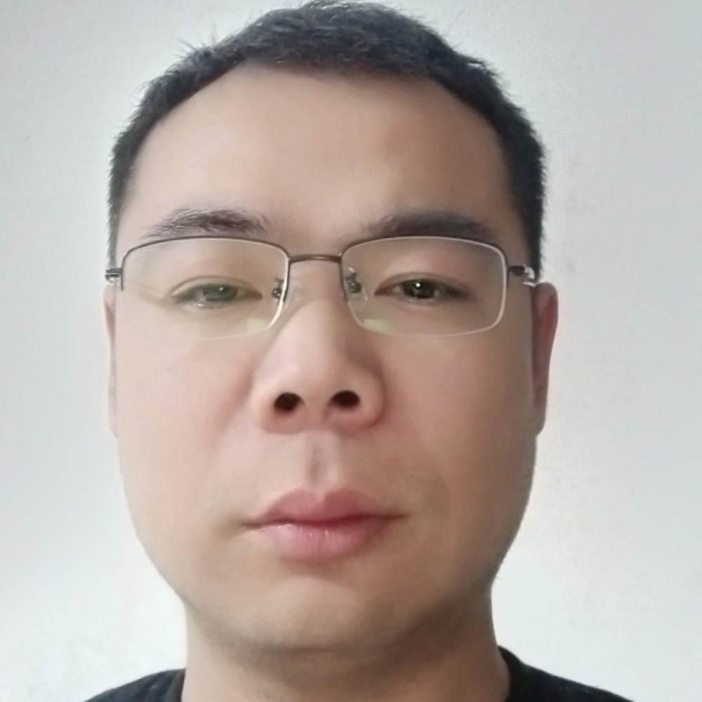 苦涩笑容的照片