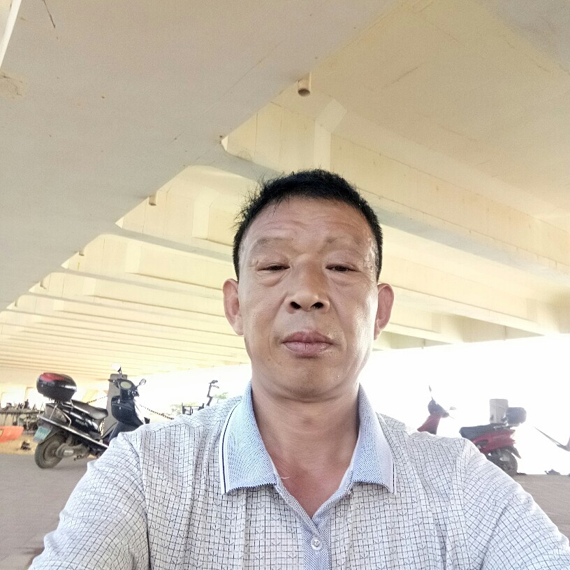 情动务实的照片